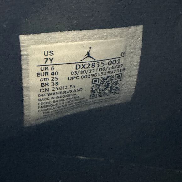 Size 7 - Nike Air Jordan 6 Retro GS Chrome 2022 Men's Shoes - Picture 7 of 8